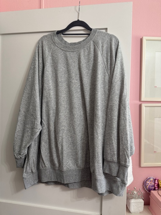 Old Navy Sweaters - Old Navy Heather Gray Crewneck Sweatshirt
